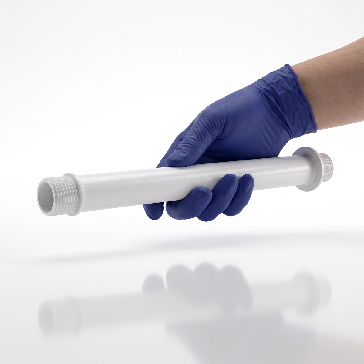 Braço para chuveiro Plastilit branco de 30 cm, peça avulsa para instalação ou substituição.