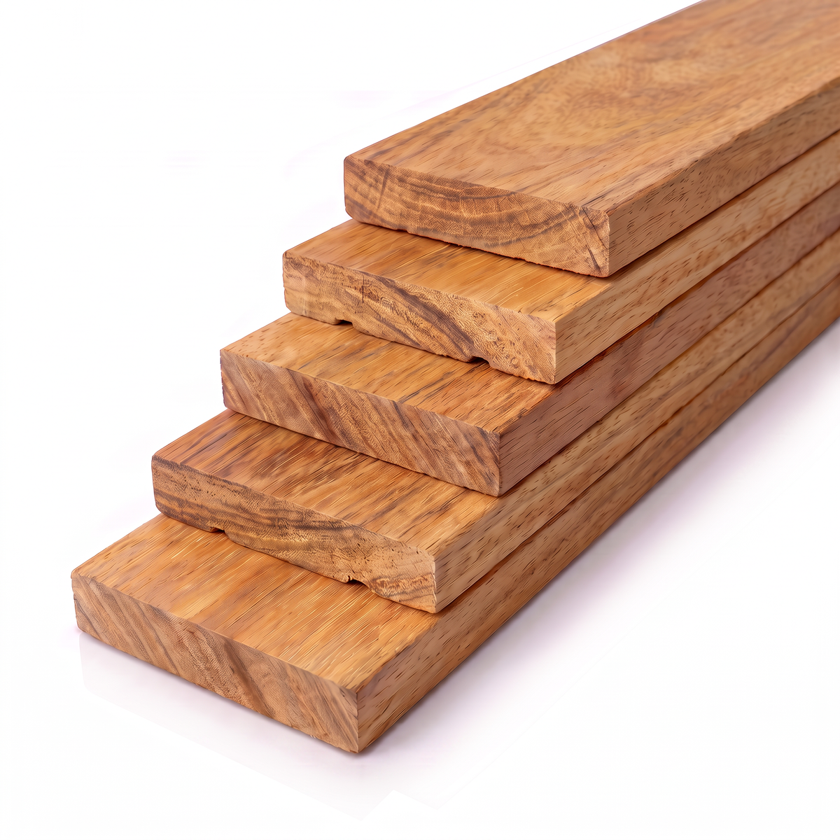 Deck de Sucupira Amarela 10 x 2 cm com réguas empilhadas, tonalidade dourada e veios naturais marcantes.