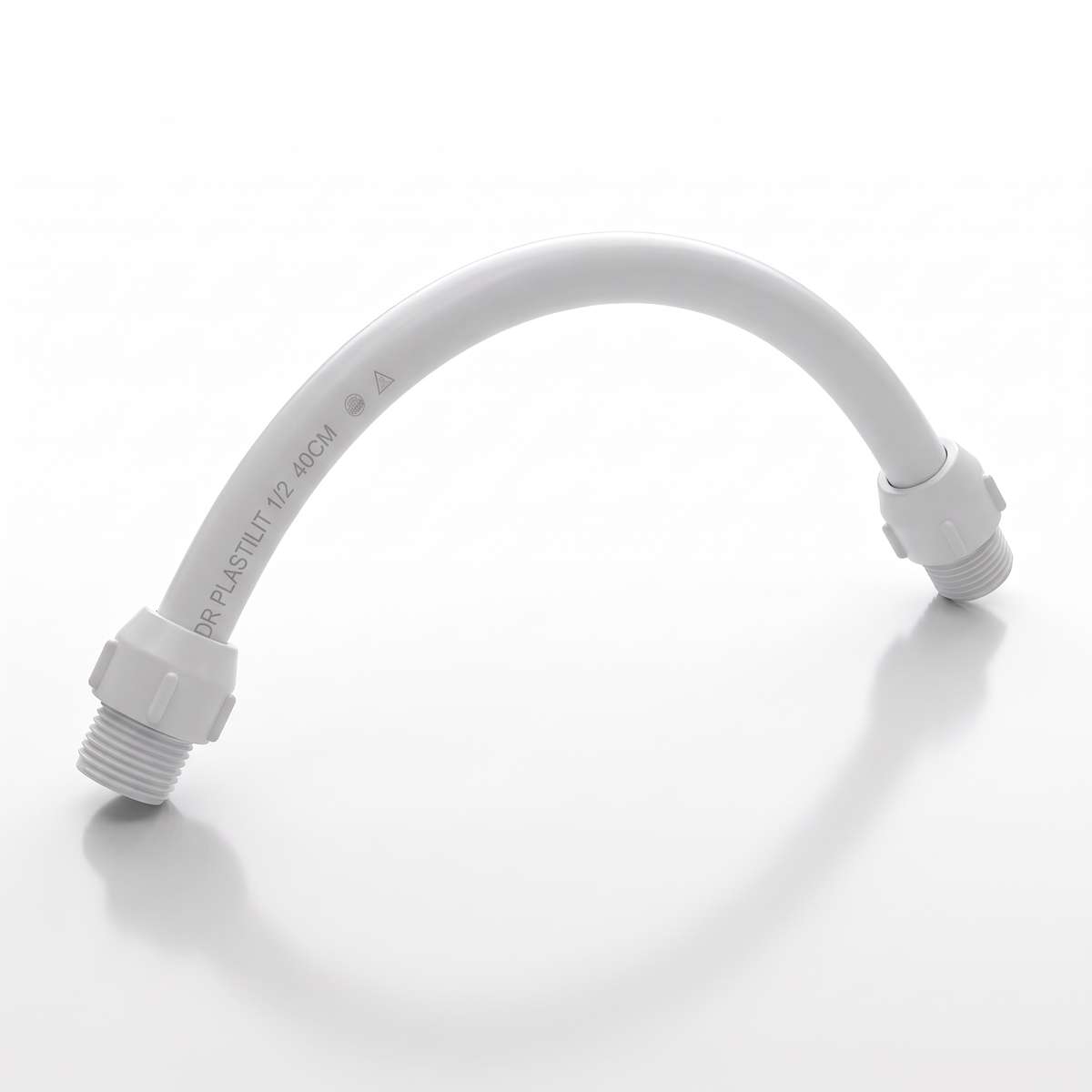 Engate flexível em PVC Plastilit, para o abastecimento de caixas de descarga compatíveis.