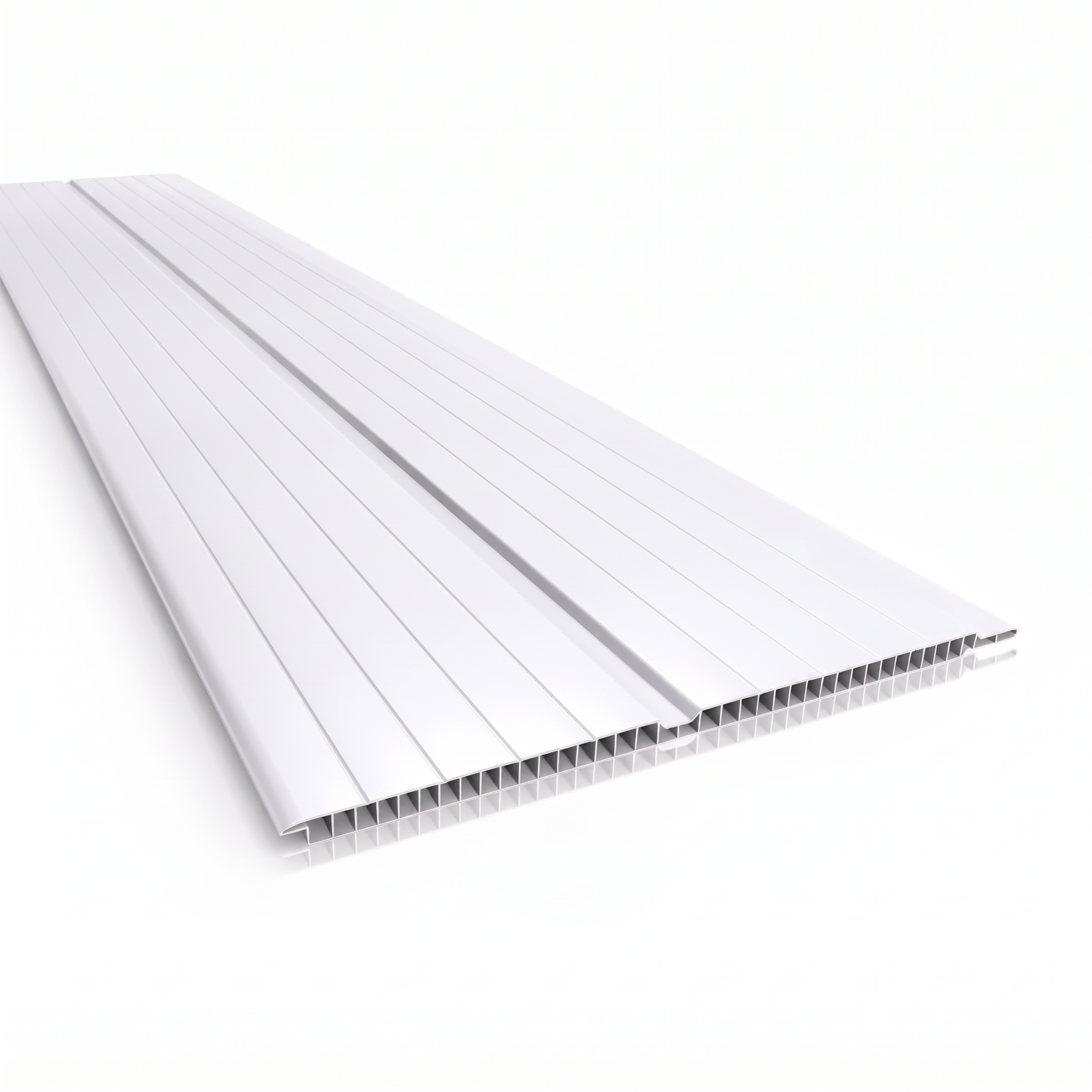 Réguas do forro de PVC Polifort branco neve 8 mm em perspectiva, com acabamento claro e frisos longitudinais