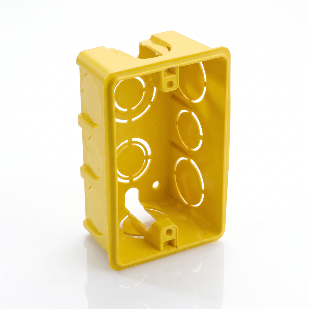 Caixa de luz Plastilit amarela 4 x 2, para receber tomadas ou interruptores compatíveis.