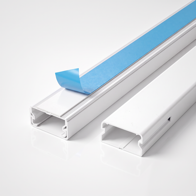 Canaleta Plastilit branca com dupla face, com perfil de 20 x 10 mm em PVC.