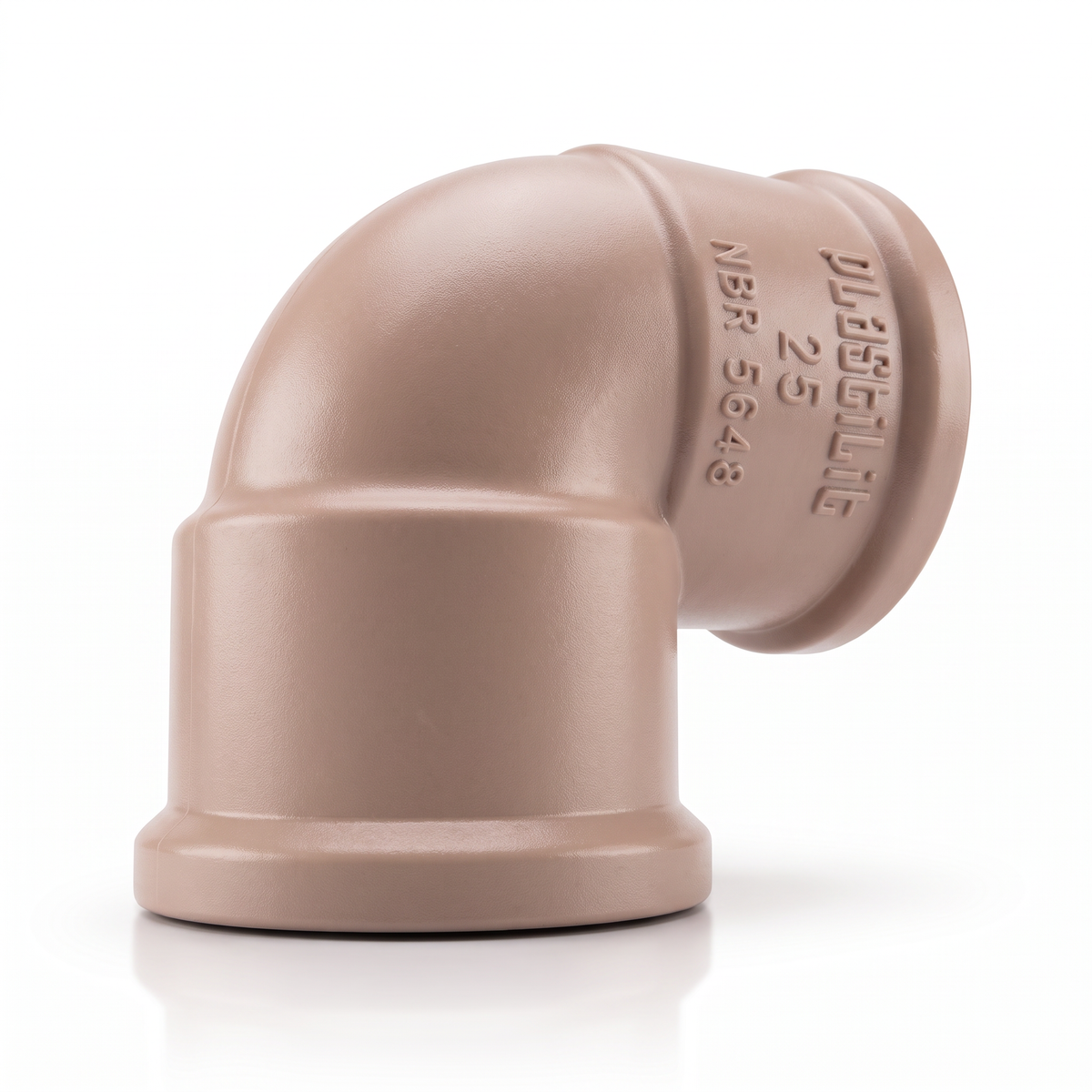 Curva 90° soldável Plastilit em PVC marrom, para um desvio hidráulico de 90 graus.