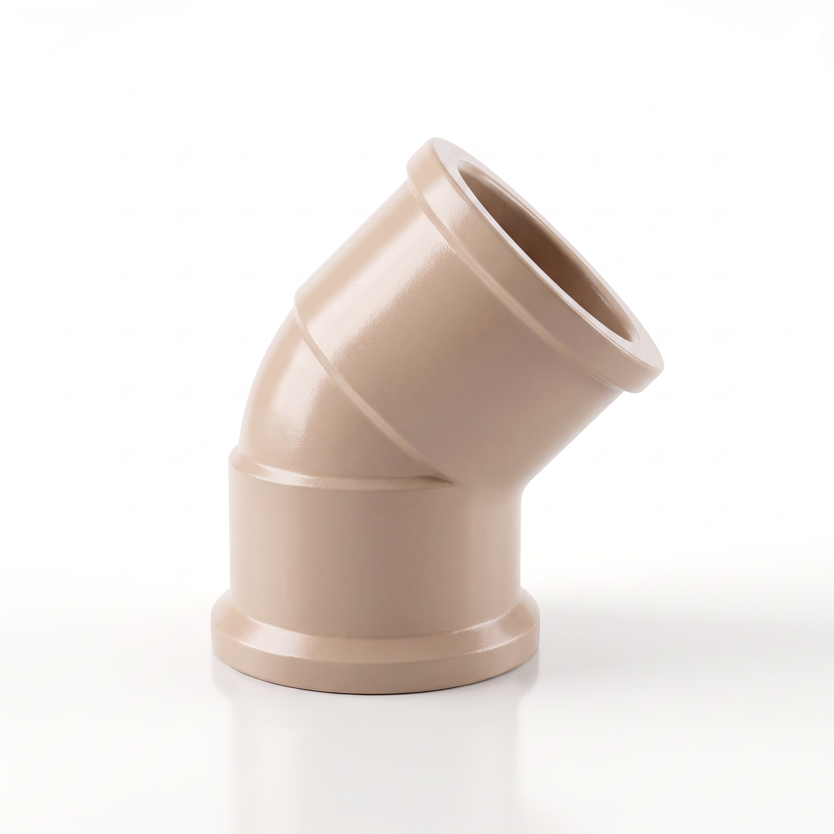 Joelho 45° soldável Plastilit em PVC marrom, para ligar tubos soldáveis de mesma bitola.