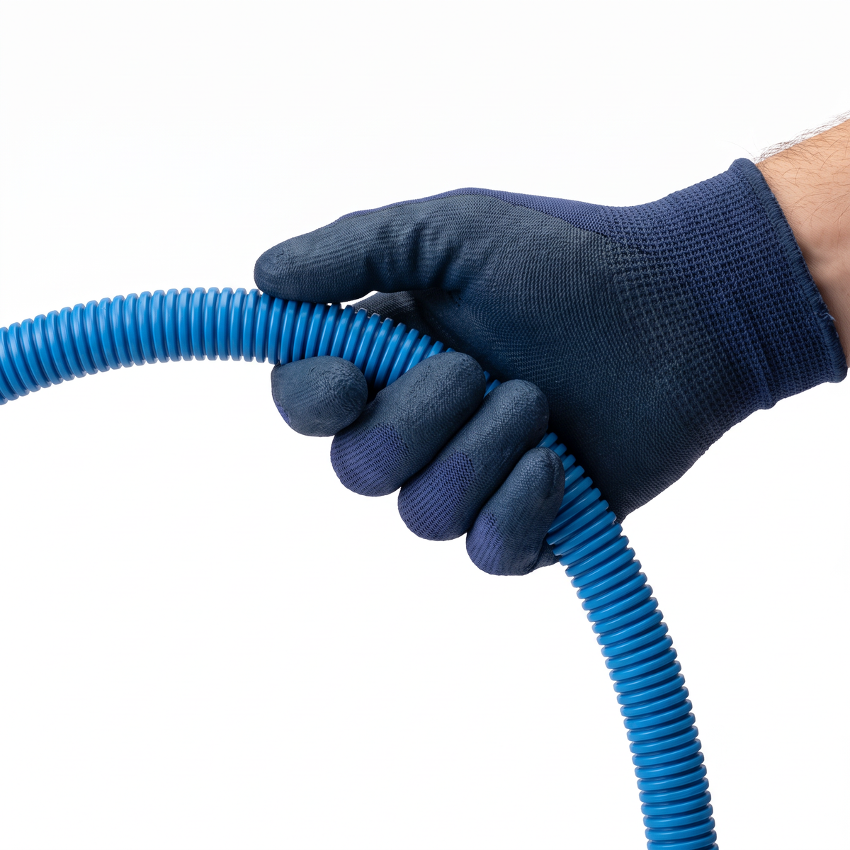 Conduíte flexível Plastilit azul em rolo para condução de fios e cabos.