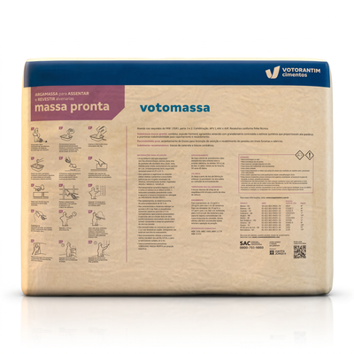 Massa pronta Votomassa cinza de 20 kg, para assentar blocos de alvenaria de vedação.