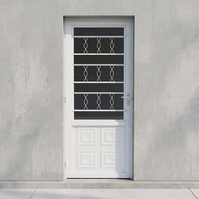 Vista complementar da porta externa de aço branco com caixilho reforçado e postigo para apresentação do produto.