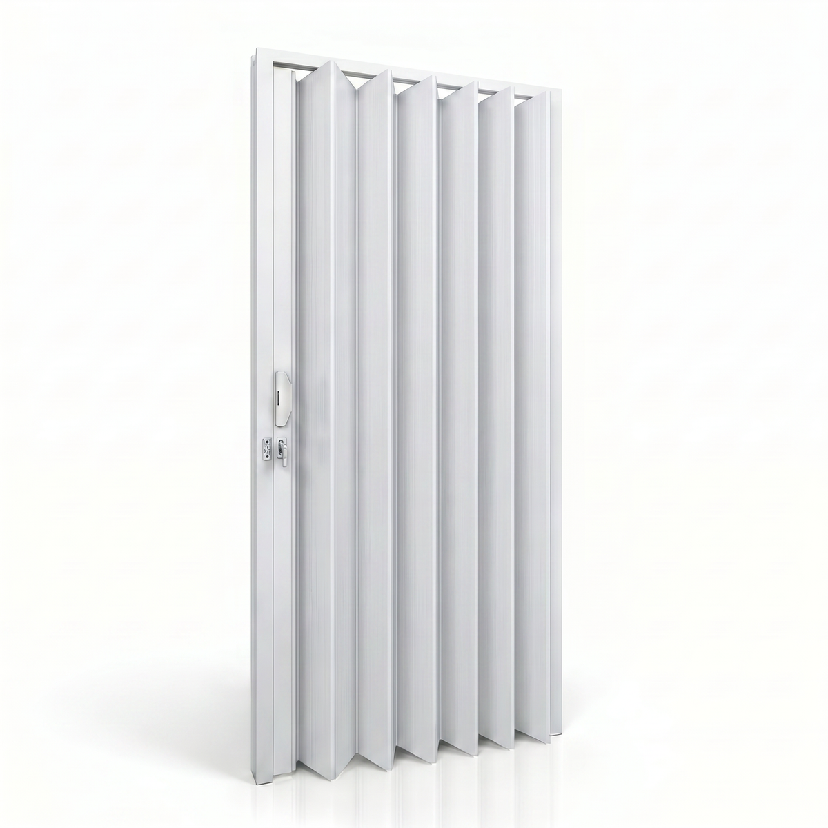 Porta sanfonada de PVC Branco Neve, detalhe das lâminas e sistema de fechamento.