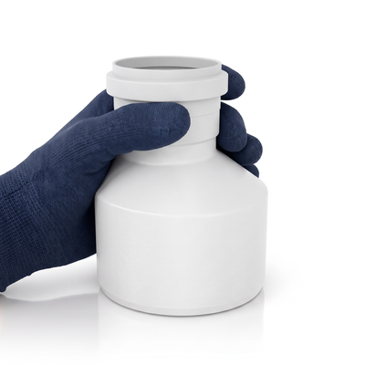 Redução excêntrica para esgoto Plastilit, peça de PVC para mudança de diâmetro da tubulação.