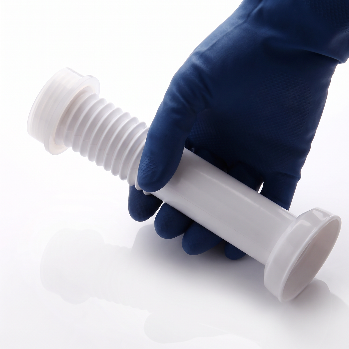 Tubo sanfonado sanitário Plastilit branco, para instalação ou reposição da ligação de descarga.